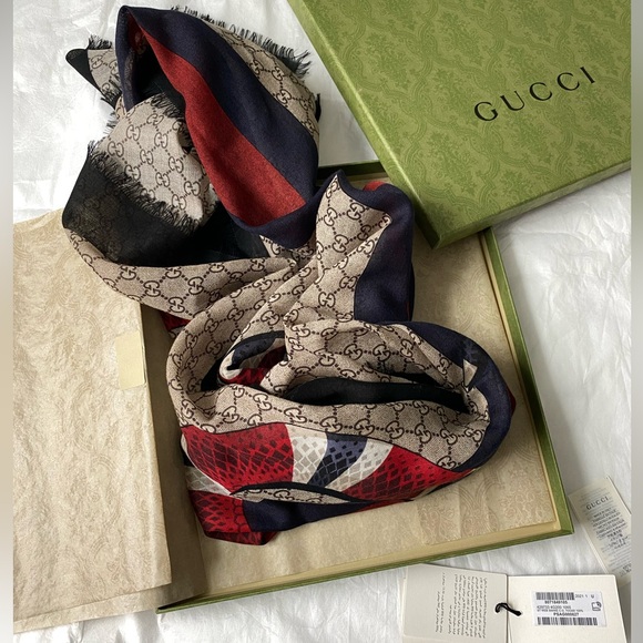 Authentic Gucci web and kingsnake print wool scarf - Picture 8 of 8